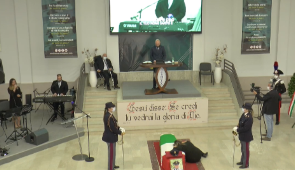 funerali pasquale apicella moglie