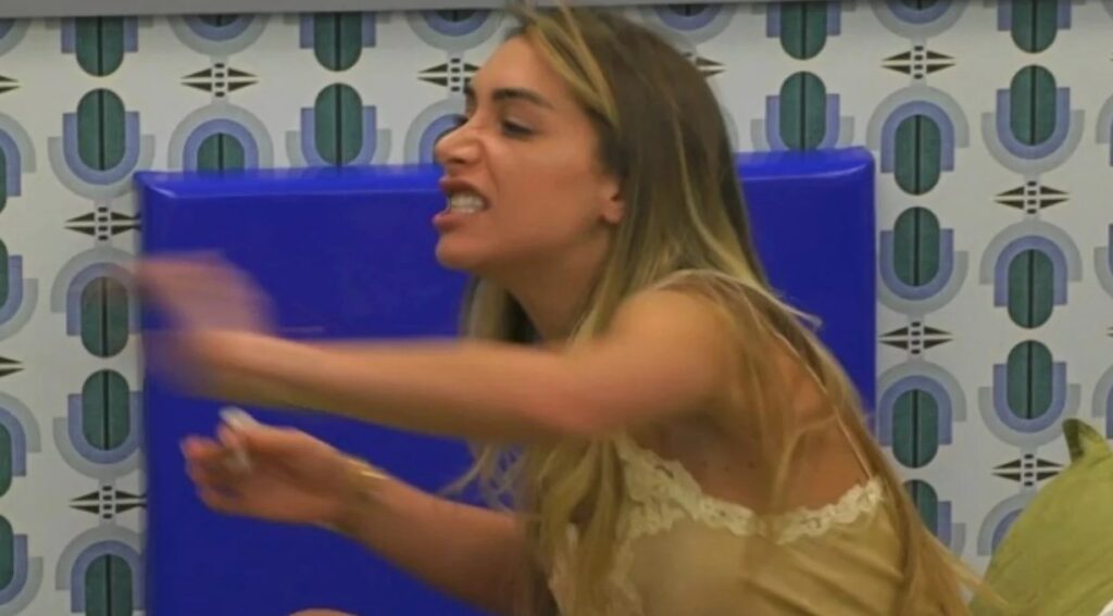 Offese di Elisa De Panicis, la risposta dei napoletani è immediata: il commento dei neoborbonici