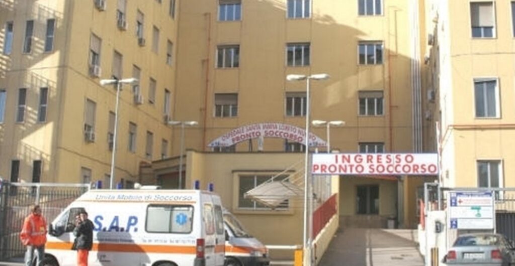Napoli: violenta rissa, ragazza morde l'orecchio alla coetanea