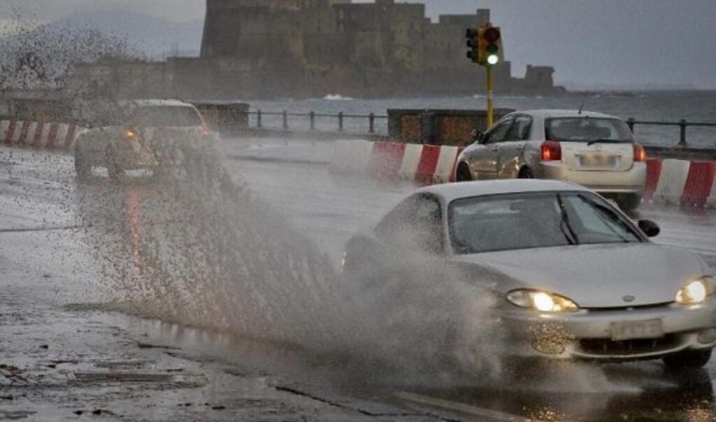 Nuova allerta meteo in Campania, dopo un breve stop di nuovo pioggia e temporali