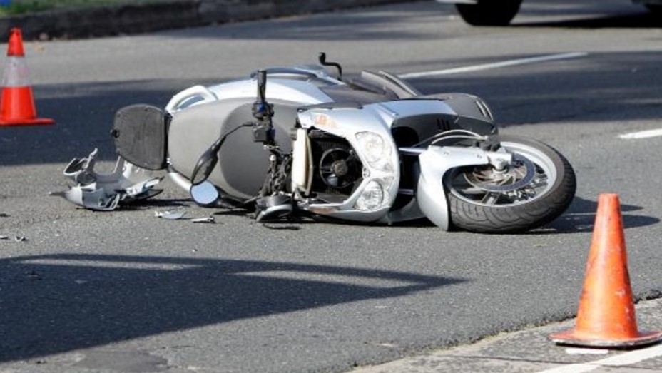 Napoli: terribile incidente stradale, grave un ragazzo