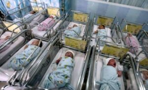 Napoli, scambio di neonati in ospedale, familiari se ne accorgono e iniziano a urlare