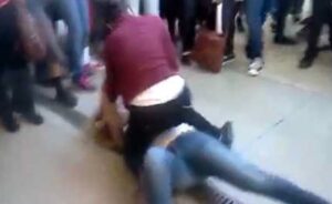 Rissa tra donne per motivi di parcheggio: è subito caos in strada