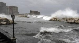 Meteo Napoli, temporali e forti venti in arrivo: allerta meteo della Protezione Civile