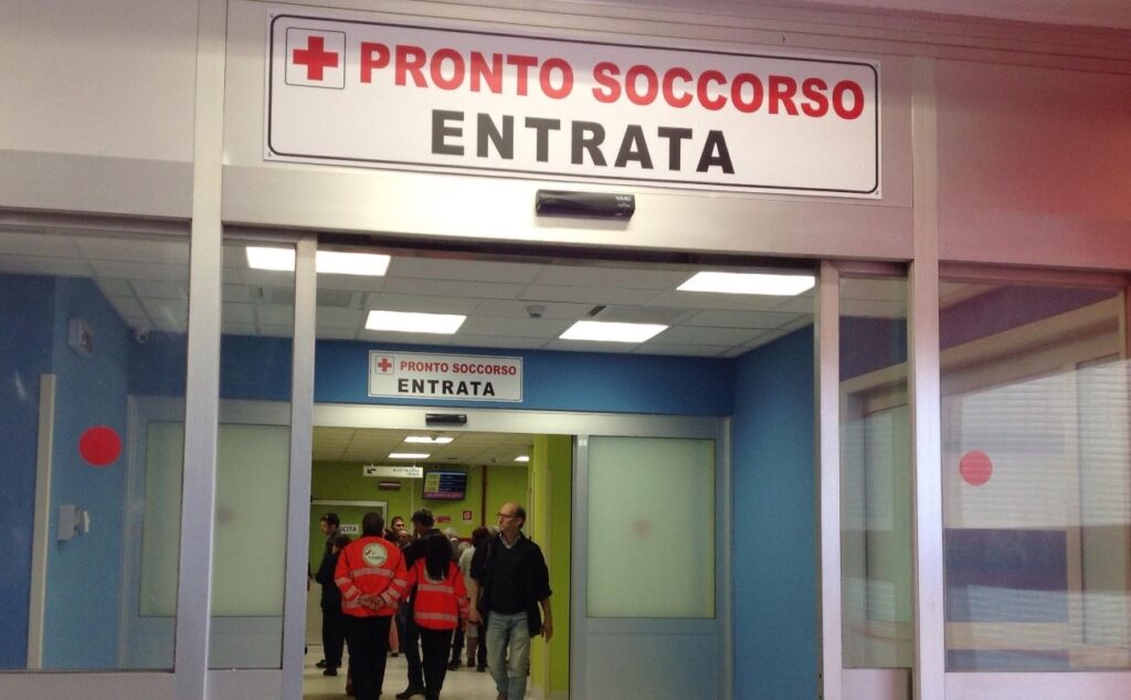 Violenza in provincia, lite in famiglia finisce nel sangue: ragazza accoltellata