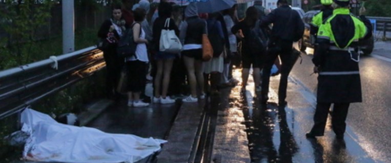 Napoli, incidente mortale in scooter: vittima schiacciata dallo scooter