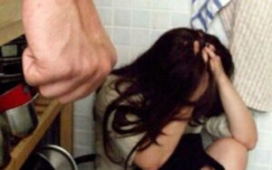 Picchia la moglie e reagisce all'intervento dei carabinieri: arrestato 52enne di Portici