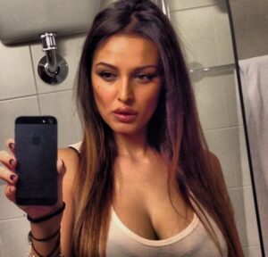 Le foto di Maria Teresa Buccino, la protagonista del video