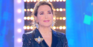 Barbara D'Urso risponde alle critiche sulla preghiera citando Coelho: "Vuoi ferirmi o usare per ferire gli altri"