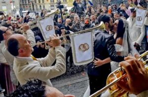 Matrimonio Tony Colombo, nella banda musicale 5 agenti della penitenziaria: sospesi dal servizio