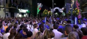 Angri, la festa religiosa blocca il traffico: aggredito il parroco