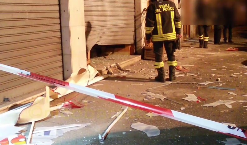 San Giorgio, bomba esplode davanti ad un ristorante