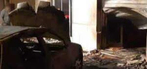 Rapina con l'auto come ariete ma la vettura prende fuoco e incendia il negozio