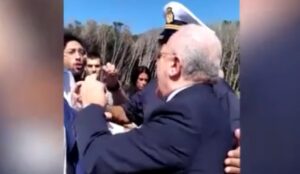 De Luca 'scappa' dai navigator: "Dite stupidaggini, con me non parla chi fa sceneggiate"