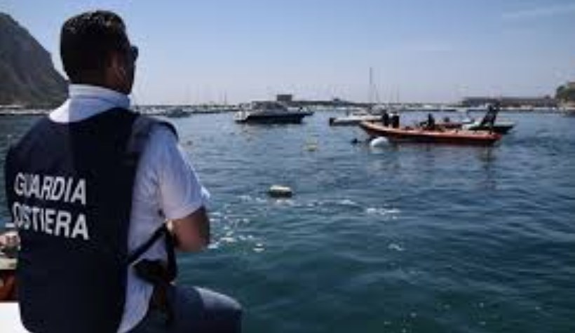 Napoli, controlli a tappeto della Guardia costiera: "Combattiamo illeciti e abusi"