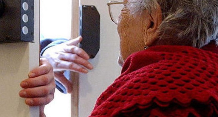 "Tecnica del filo di banca", fa derubare la zia anziana: scarcerato nipote rapinatore