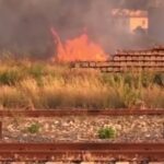 Napoli, incendio ai Campi Flegrei: paura alla stazione ferroviaria
