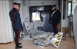 Rapina al bancomat con l'esplosivo, è panico nell'avellinese