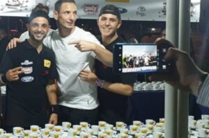 Napoli, barista vince il record mondiale di caffè espresso: 703 tazzine in un'ora