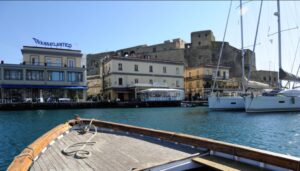 Borgo Marinari, tra storia e leggenda il fascino di un luogo unico e sul mare