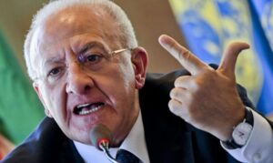 Taglio ai vitalizi, il Consiglio regionale approva. De Luca: "Balla propagandistica"