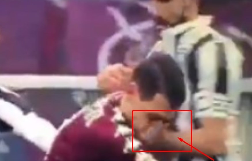 Chiellini "Il Pugile", ironia sul web per la manata a Belotti: rischio squalifica