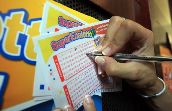 Super Enalotto, "5" fortunato in Campania: vinti 17mila euro