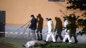 Cade da una finestra e muore sul colpo, tragedia nel salernitano