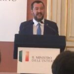 Salvini a Napoli: "La camorra è una vergogna e fa schifo. Più agenti in città, tornerò a novembre"