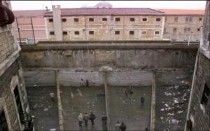 Carinola e Nisida, episodi di violenza fuori e dentro le carceri