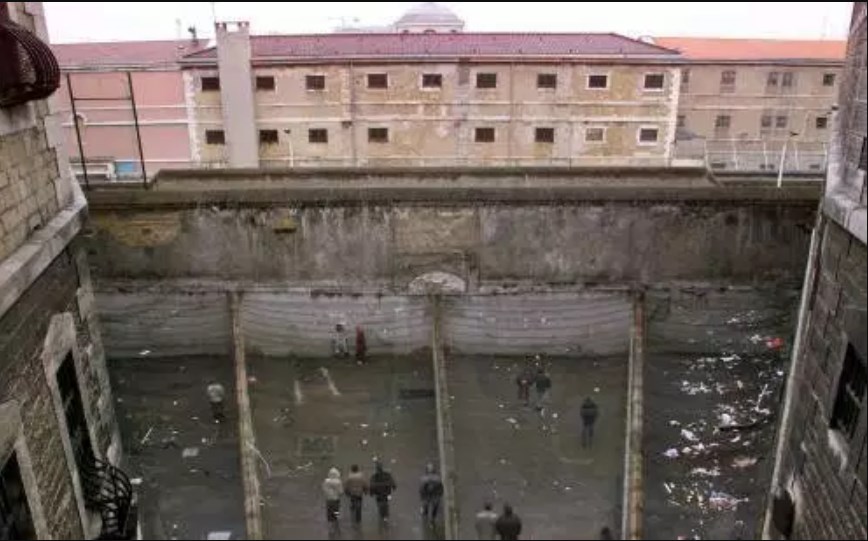 Carinola e Nisida, episodi di violenza fuori e dentro le carceri