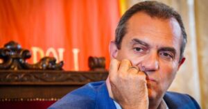 Sfiducia al sindaco Luigi De Magistris, salta la seduta consiliare