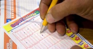 Uno-due al Super Enalotto, doppia vincita in provincia di Napoli