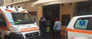 Dramma nel Casertano, si accascia al suolo fuori da un bar: muore 55enne