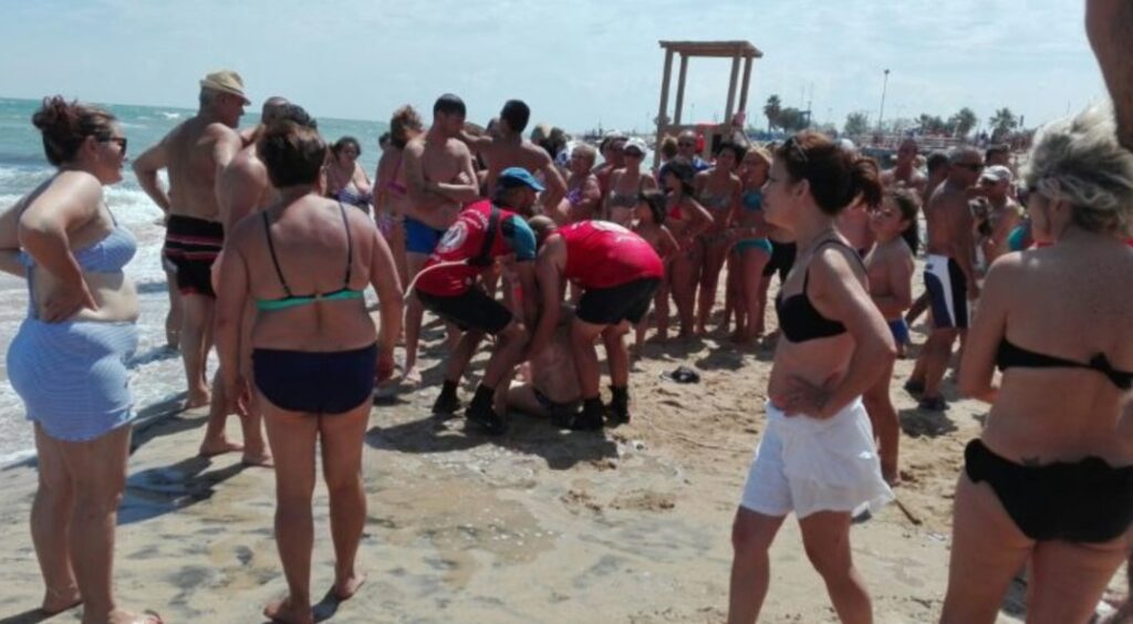 Orgoglio campano, due giovani salvano donne che stavano annegando