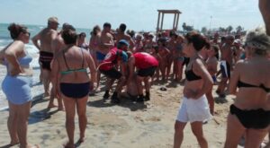 Orgoglio campano, due giovani salvano donne che stavano annegando