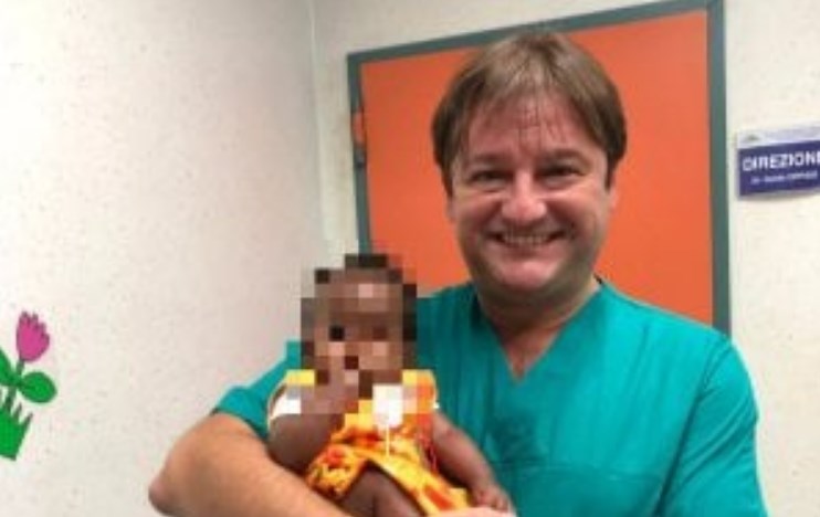 Dall'Africa a Napoli per un intervento al cuore, neonata salva al Monaldi