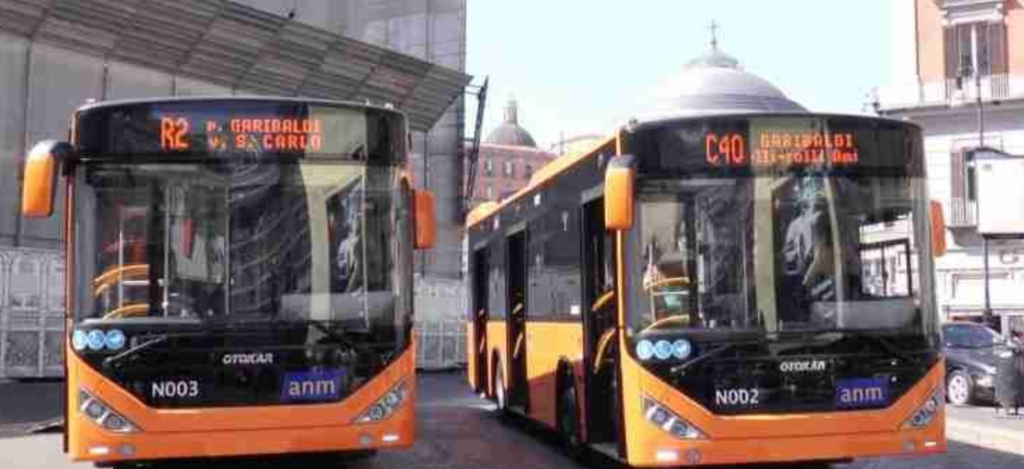 Coronavirus a Napoli, fase 2: nuove regole per viaggiare su mezzi pubblici, tutti i cambiamenti