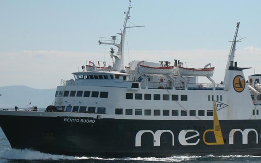 Psicosi terrorismo su un traghetto per Ischia, paura tra i passeggeri