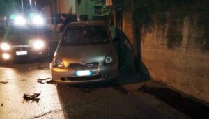 Si scontra contro un'auto e fugge, arrestato un 41enne nel Napoletano