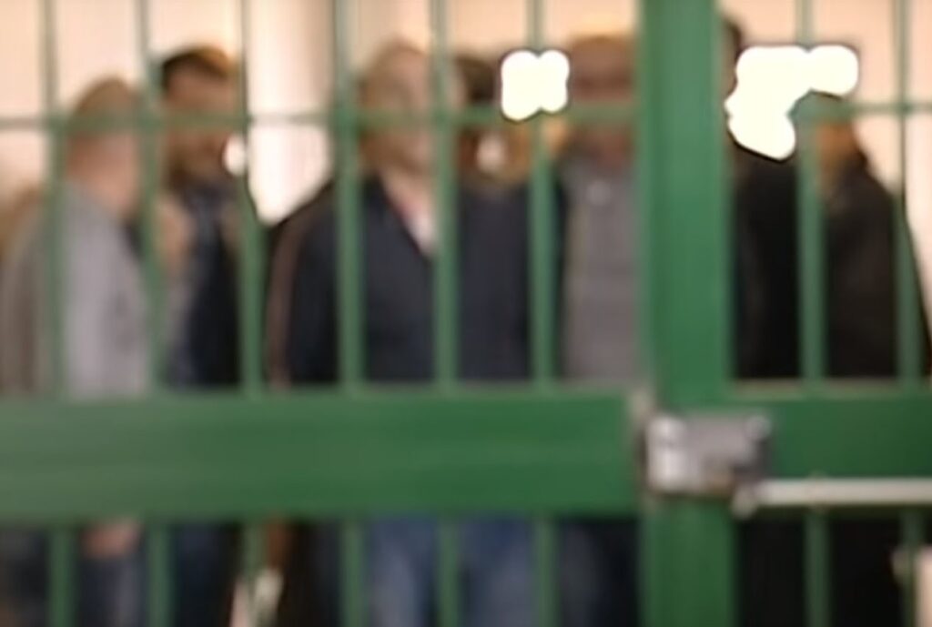 Carceri di Napoli, è allarme caldo: ci sono troppi detenuti