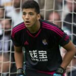 La Real Sociedad apre alla cessione di Geronimo Rulli. Secondo quanto riferito da Il Mattino, il presidente del club spagnolo sabato potrebbe tenere una conferenza stampa, infastidito dalle pressioni di Facundo Fraga, agente del portiere che spinge per l'addio. Per il Napoli è il momento di farsi sotto - si legge - perchè a San Sebastian se un giocatore mostra il mal di pancia, lo fanno partire, seppur alle loro cifre: Rulli è valutato 26mln di euro e da qui non si scende anche perchè il City direbbe no ad un prezzo diverso. Giuntoli è pronto ad alzare l'offerta, ma non oltre i 20mln di euro, forte della volontà del giocatore.