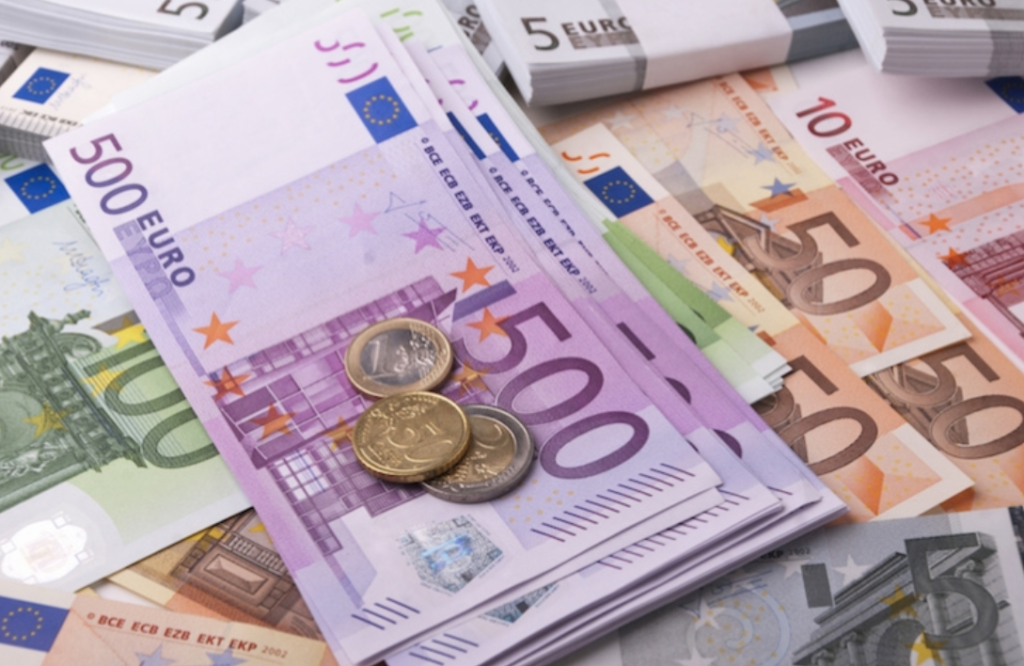 Reddito d'emergenza, ipotesi 1000 euro per 3 milioni di italiani: l'annuncio del ministro