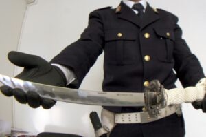 Follia a Torre del Greco, in preda ad allucinazioni minaccia di uccidere sua madre