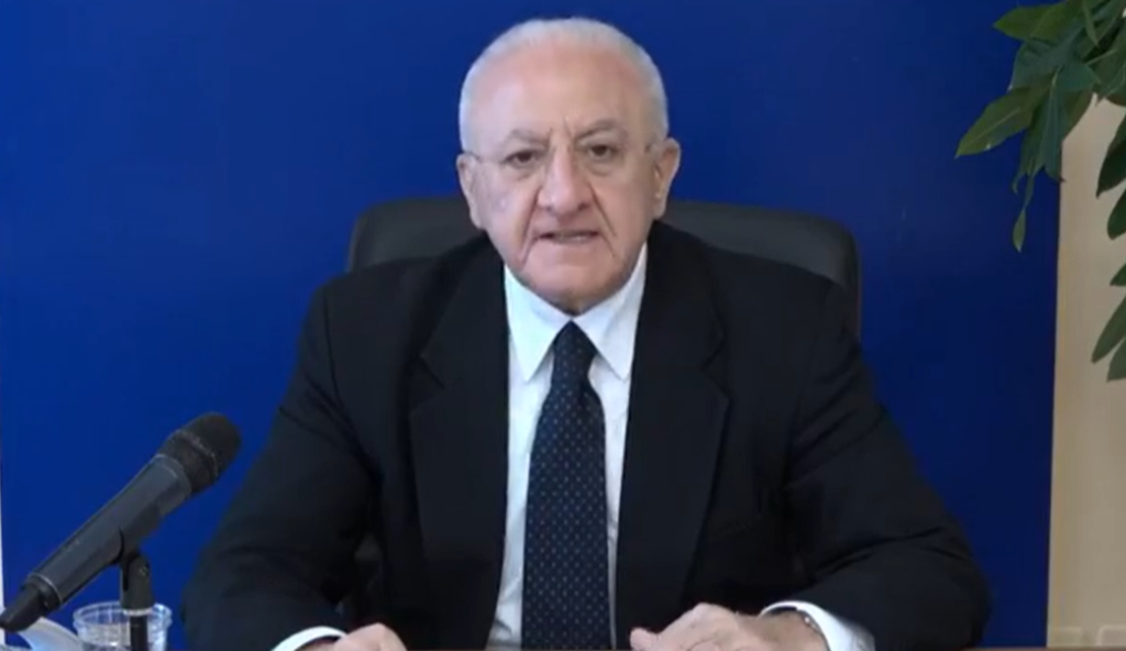 De Luca annuncia Pianto Anticrisi per la Regione: "1000 euro ai professionisti in aggiunta a bonus nazionale"