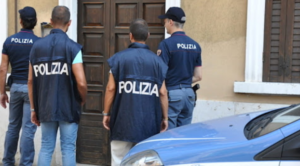 blitz nel napoletano