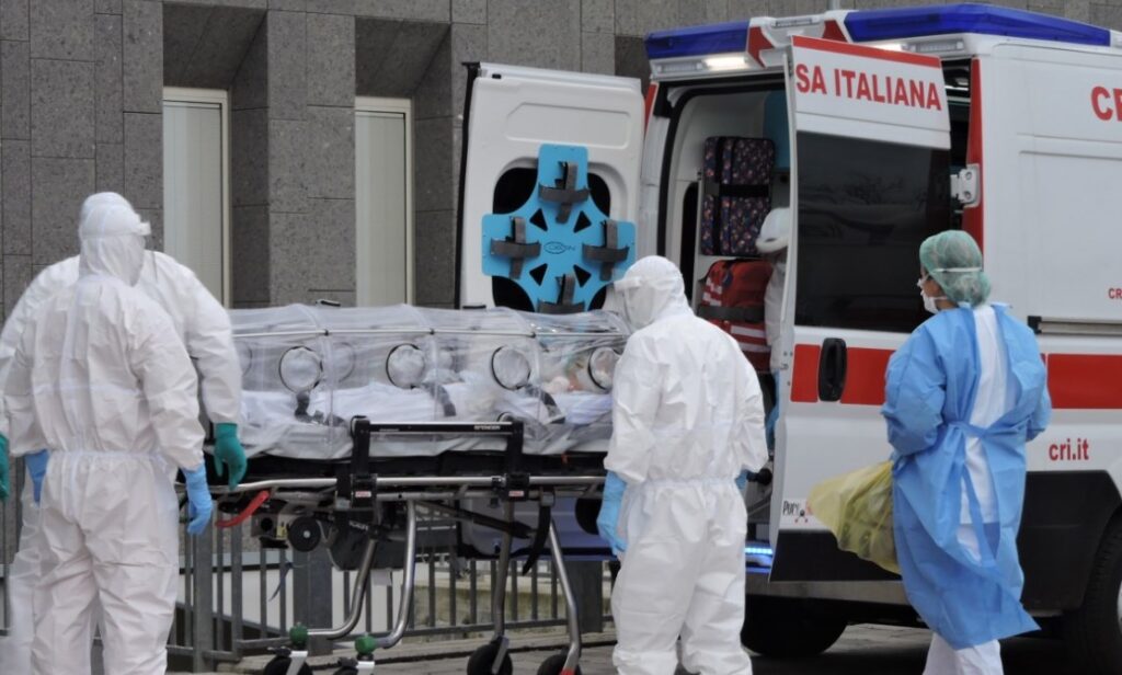 Coronavirus in Campania, lieve aumento dei casi positivi: c'è anche una zona rossa