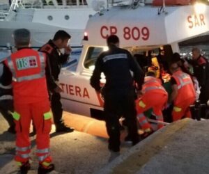 Paura su una nave di crociera in Campania, 40enne si sente male a bordo: soccorso d'urgenza