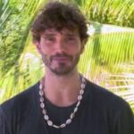 Stefano De Martino parla di Santiago in TV, il pubblico si commuove