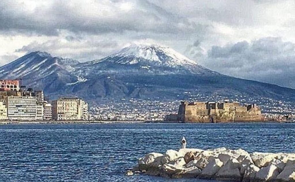 Meteo Napoli, dopo il caldo torna il gelo: si abbassano di nuovo le temperature